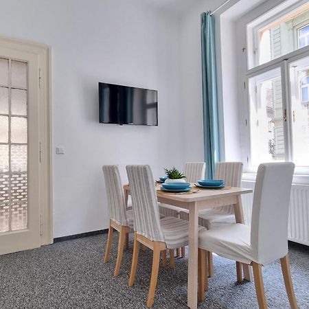 Finnem Rentals Tyrsova Prag Exteriör bild