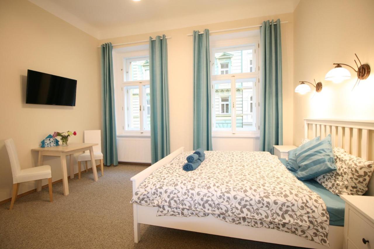 Finnem Rentals Tyrsova Prag Exteriör bild