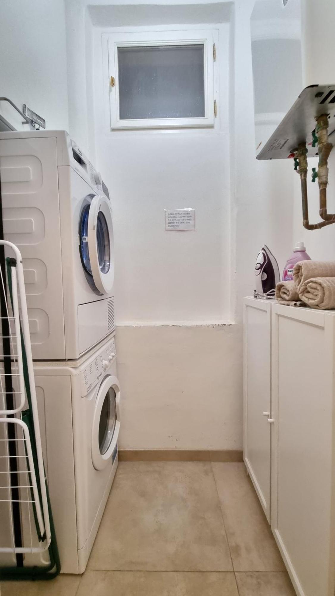 Finnem Rentals Tyrsova Prag Exteriör bild