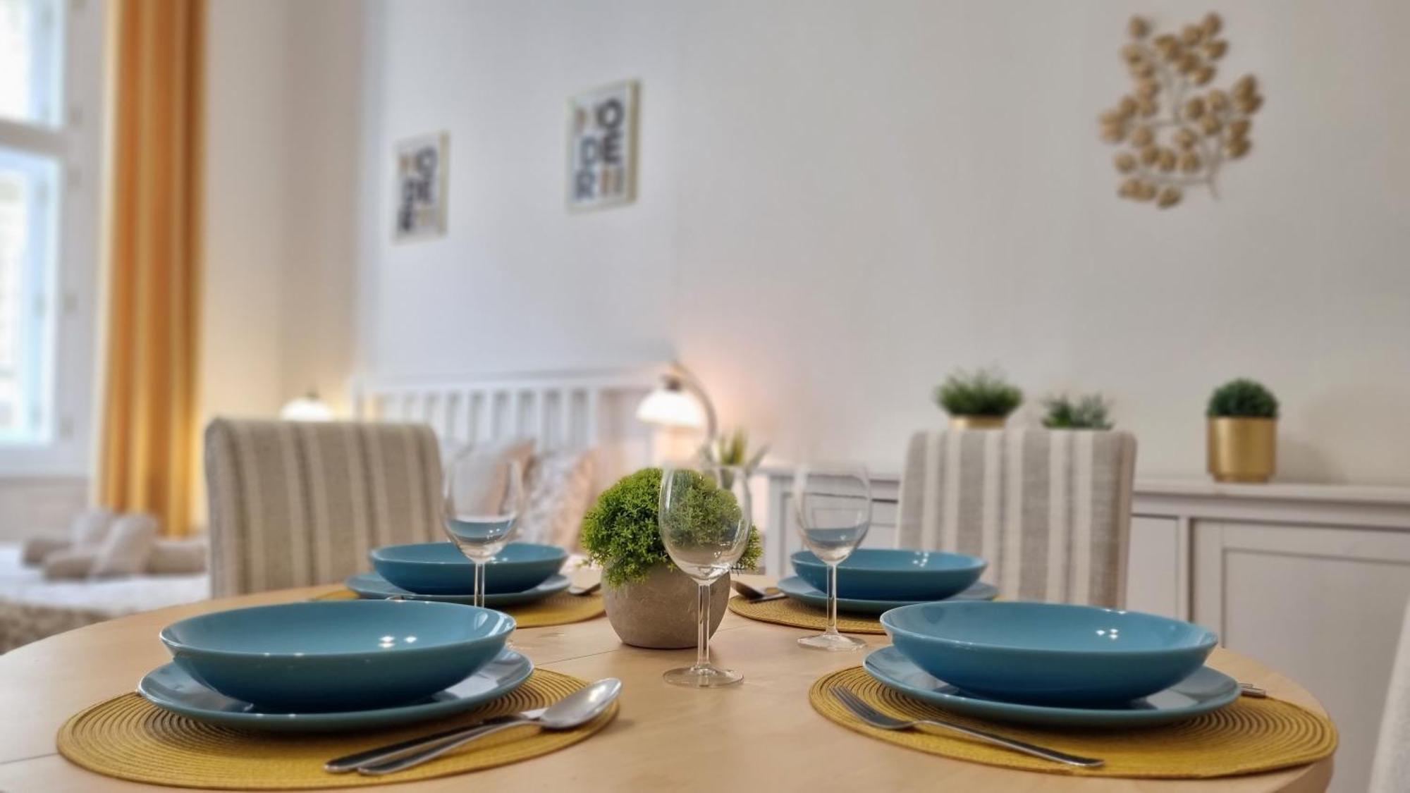 Finnem Rentals Tyrsova Prag Exteriör bild