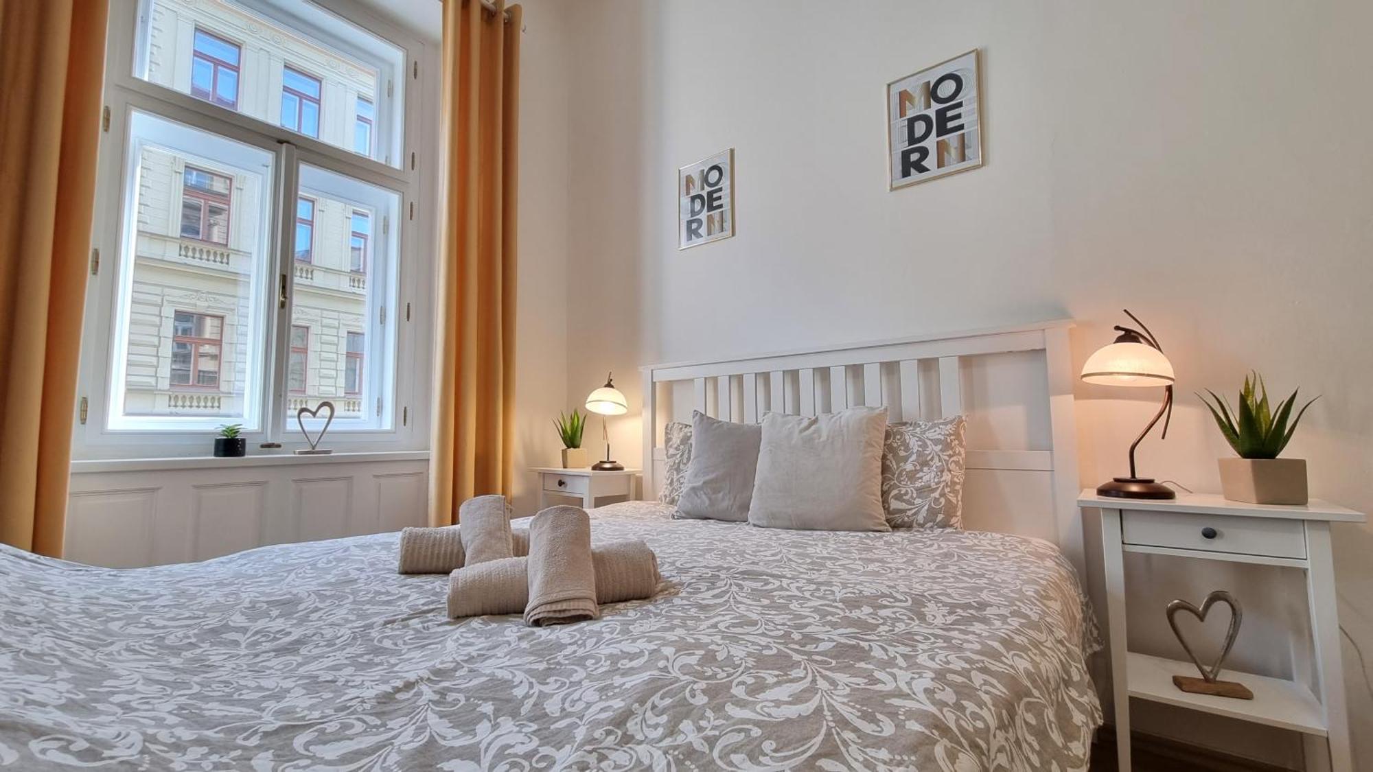 Finnem Rentals Tyrsova Prag Exteriör bild